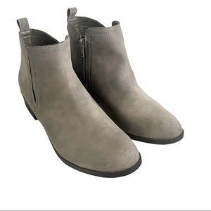 Aetrex Grey Vegan Faux Suede Ankle Boots sz 8